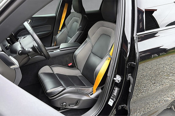Volvo XC60 12 of 23