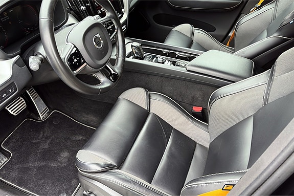 Volvo XC60 13 of 23