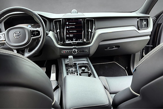 Volvo XC60 17 of 23