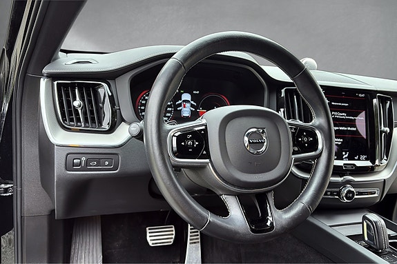 Volvo XC60 15 of 23