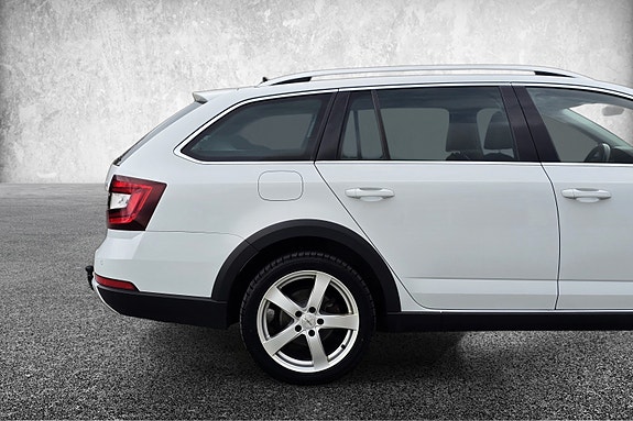 Skoda Octavia Scout 11 of 30