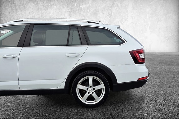 Skoda Octavia Scout 6 of 30