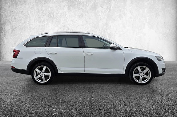 Skoda Octavia Scout 10 of 30