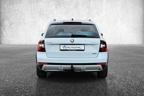 Skoda Octavia Scout 8 of 30