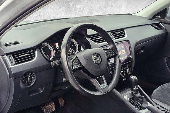 Skoda Octavia Scout 26 of 30