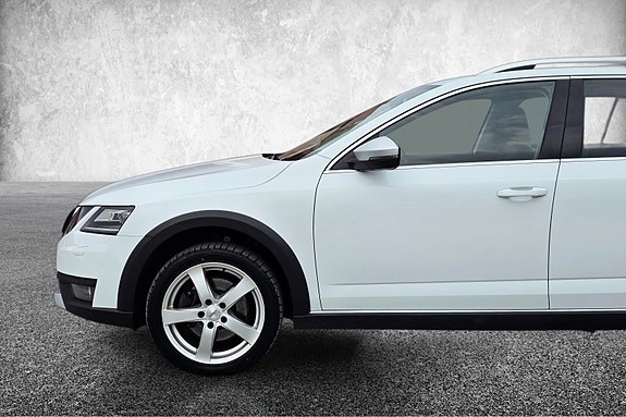Skoda Octavia Scout 5 of 30