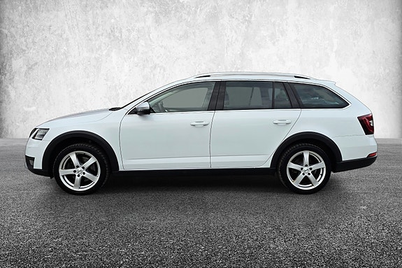 Skoda Octavia Scout 4 of 30