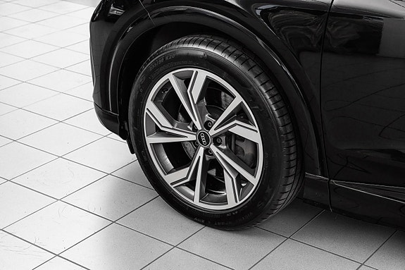 Audi Q4 e-tron 6 of 30