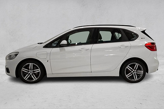 BMW 225xe 2 of 24