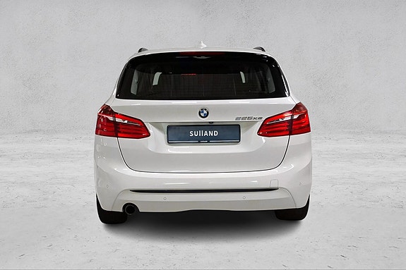 BMW 225xe 4 of 24