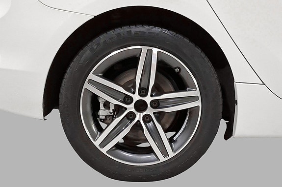 BMW 225xe 18 of 24