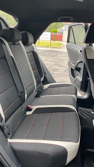 Volkswagen T-Roc 21 of 22
