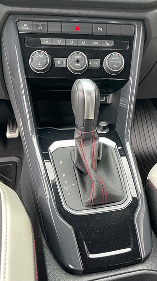 Volkswagen T-Roc 16 of 22