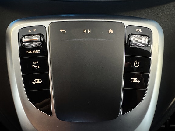 Mercedes-Benz EQV 28 of 30
