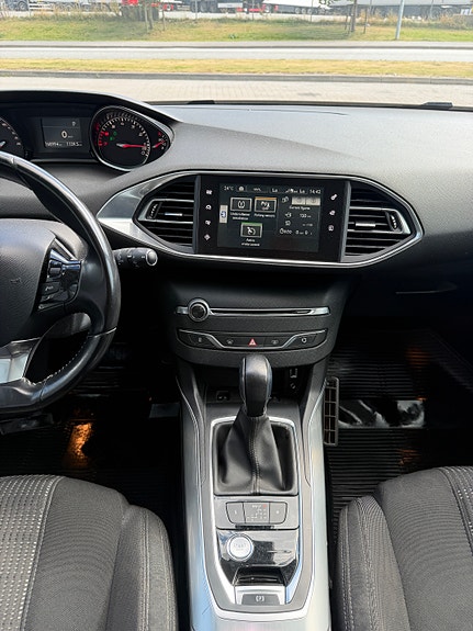 Peugeot 308 SW 12 of 22
