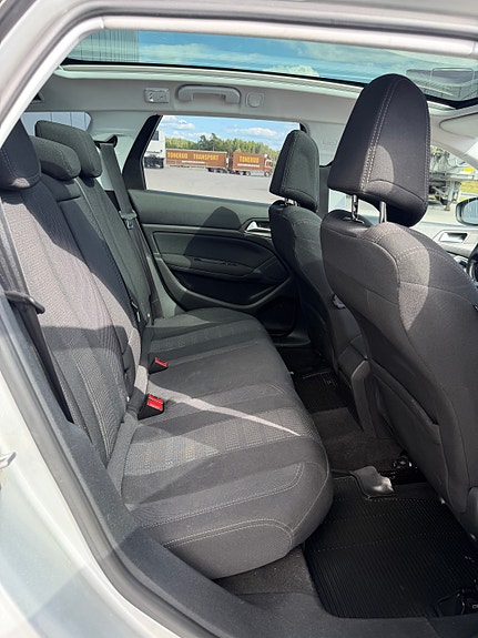 Peugeot 308 SW 17 of 22