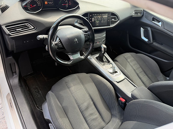Peugeot 308 SW 13 of 22
