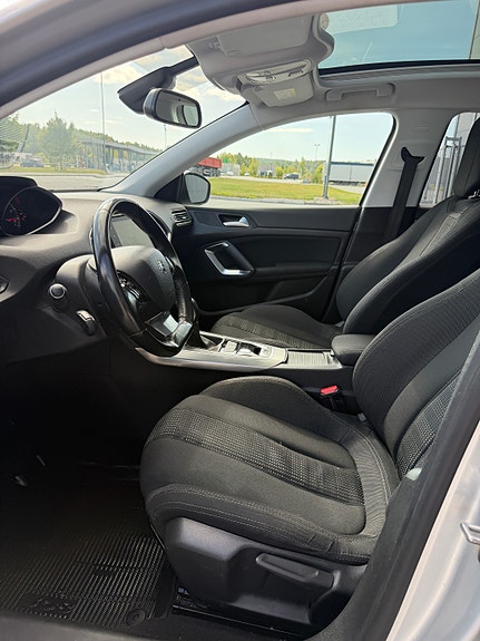 Peugeot 308 SW 14 of 22