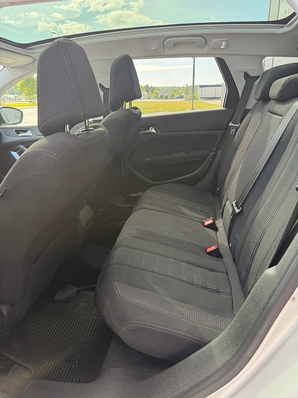 Peugeot 308 SW 18 of 22