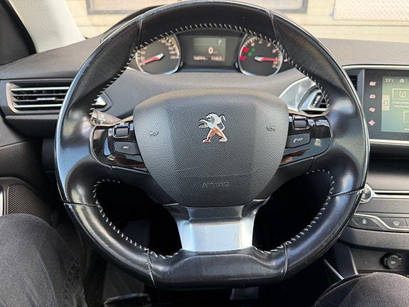 Peugeot 308 SW 19 of 22