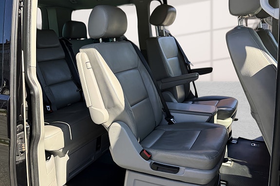 Volkswagen Multivan 12 of 18