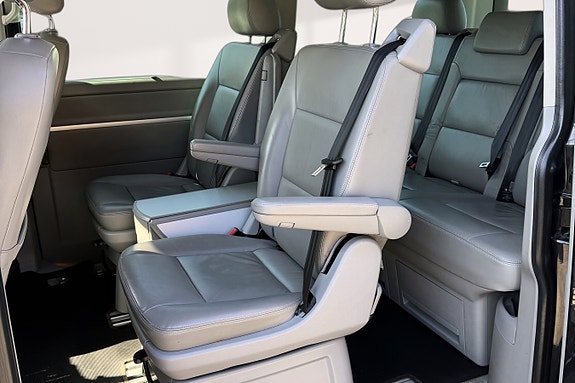 Volkswagen Multivan 10 of 18