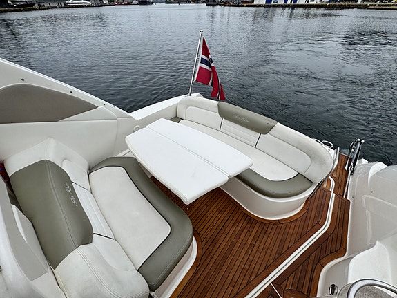 Sea Ray 335 40 knop. Skipsreg, gunstig finans. Ankervinsj akter 19 of 30