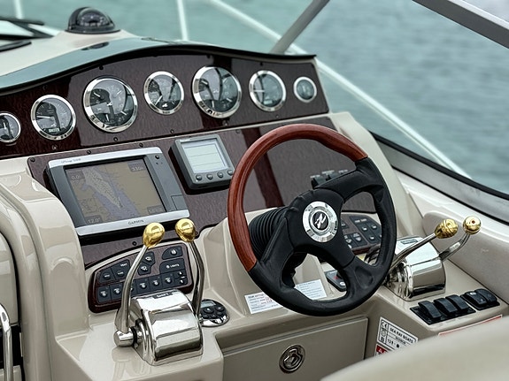 Sea Ray 335 40 knop. Skipsreg, gunstig finans. Ankervinsj akter 23 of 30