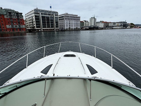 Sea Ray 335 40 knop. Skipsreg, gunstig finans. Ankervinsj akter 25 of 30