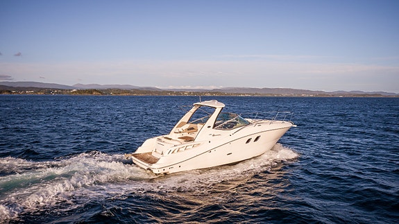 Sea Ray 335 40 knop. Skipsreg, gunstig finans. Ankervinsj akter 7 of 30