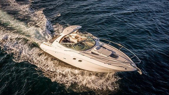 Sea Ray 335 40 knop. Skipsreg, gunstig finans. Ankervinsj akter 3 of 30