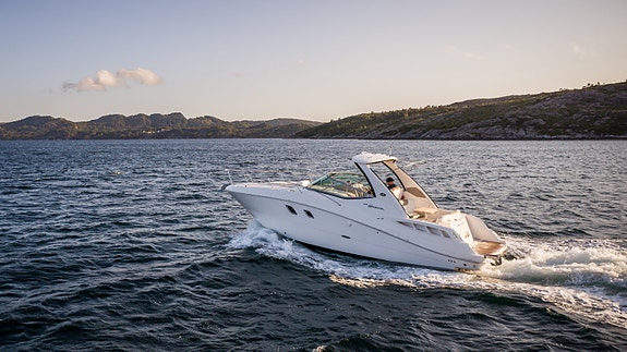 Sea Ray 335 40 knop. Skipsreg, gunstig finans. Ankervinsj akter 6 of 30