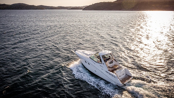 Sea Ray 335 40 knop. Skipsreg, gunstig finans. Ankervinsj akter 8 of 30