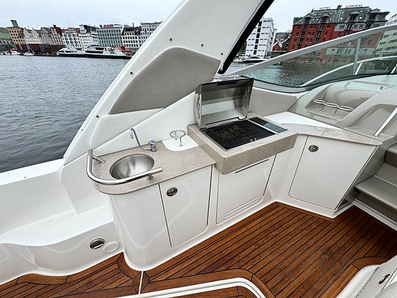 Sea Ray 335 40 knop. Skipsreg, gunstig finans. Ankervinsj akter 21 of 30