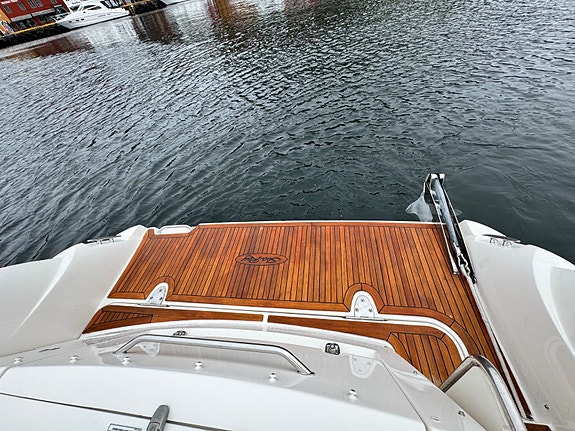 Sea Ray 335 40 knop. Skipsreg, gunstig finans. Ankervinsj akter 9 of 30