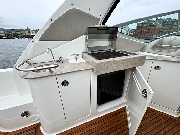 Sea Ray 335 40 knop. Skipsreg, gunstig finans. Ankervinsj akter 22 of 30
