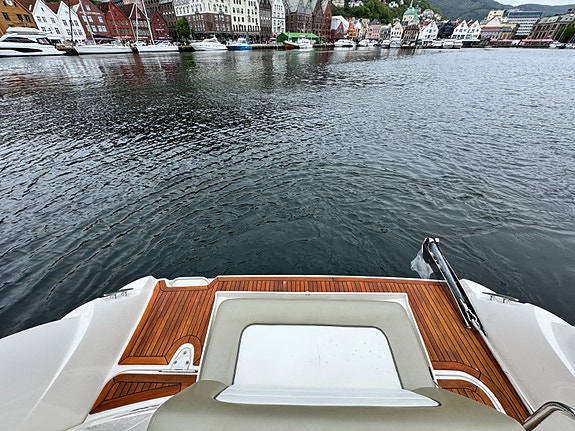 Sea Ray 335 40 knop. Skipsreg, gunstig finans. Ankervinsj akter 10 of 30