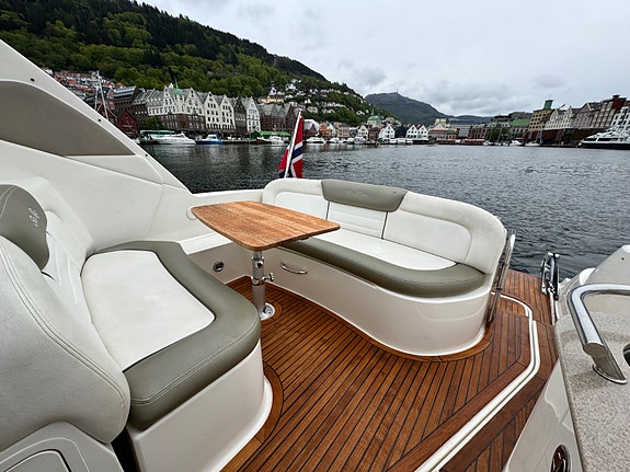 Sea Ray 335 40 knop. Skipsreg, gunstig finans. Ankervinsj akter 18 of 30