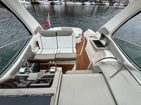 Sea Ray 335 40 knop. Skipsreg, gunstig finans. Ankervinsj akter 26 of 30