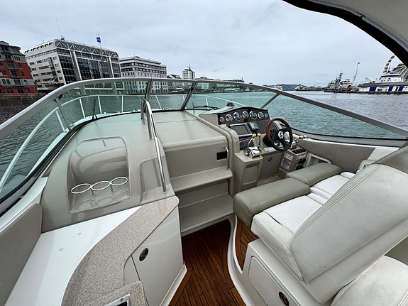 Sea Ray 335 40 knop. Skipsreg, gunstig finans. Ankervinsj akter 20 of 30