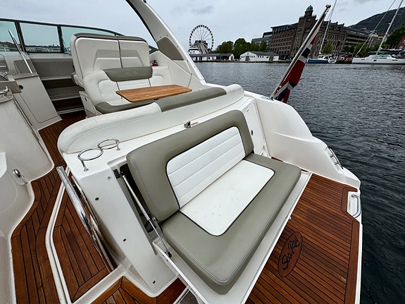 Sea Ray 335 40 knop. Skipsreg, gunstig finans. Ankervinsj akter 16 of 30