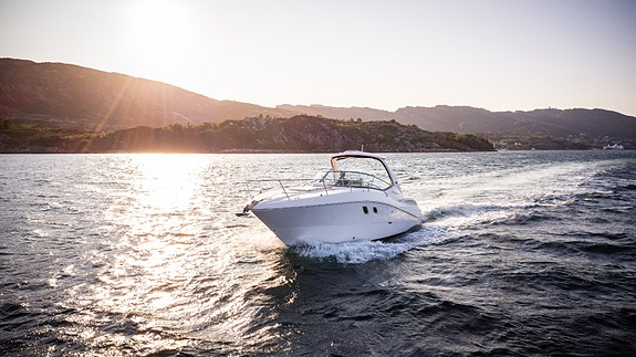 Sea Ray 335 40 knop. Skipsreg, gunstig finans. Ankervinsj akter 4 of 30