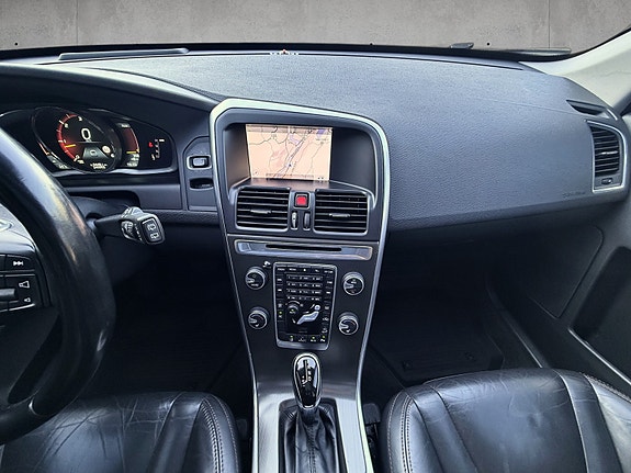 Volvo XC60 14 of 24