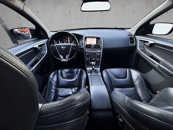 Volvo XC60 11 of 24