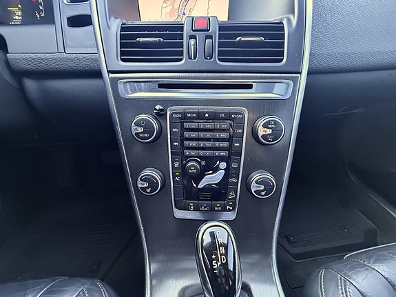 Volvo XC60 15 of 24