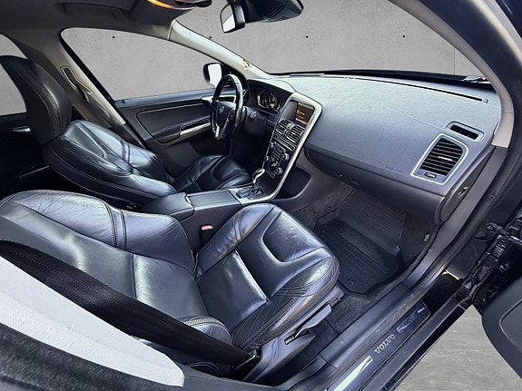 Volvo XC60 17 of 24
