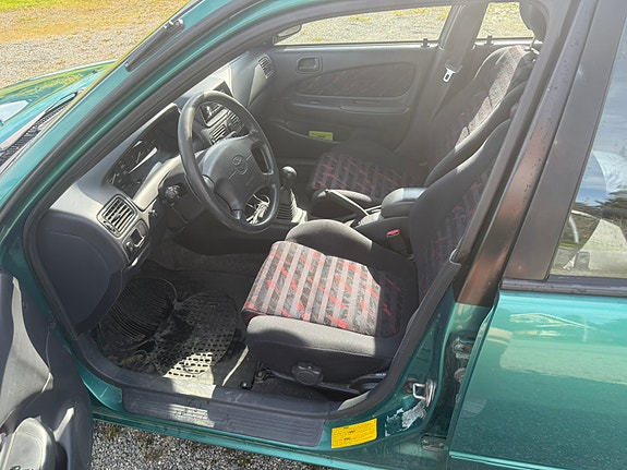 Toyota Corolla 4 of 10
