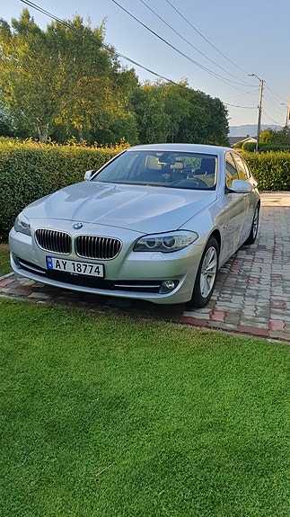 BMW 520i 3 of 5