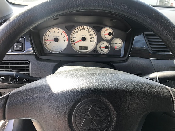 Mitsubishi Lancer 7 of 11
