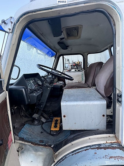 Volvo F85 Dyretransportbil 6 of 9